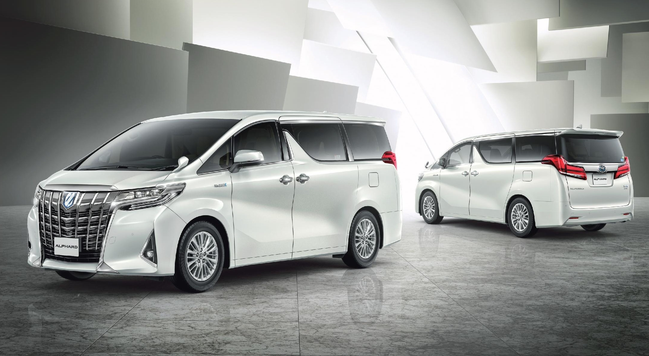 HYBRID G“F パッケージ”(7人乗り・E-Four)