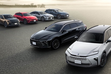 （前列右）：特別仕様車 ESTATE RS “THE 70th” （ベース車両はESTATE RS）