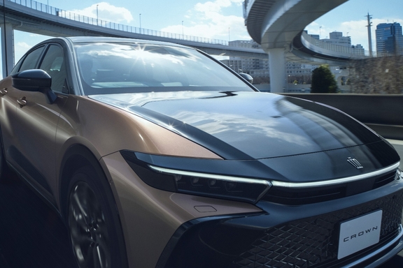 CROSSOVER Z（2.5Lハイブリッド車）